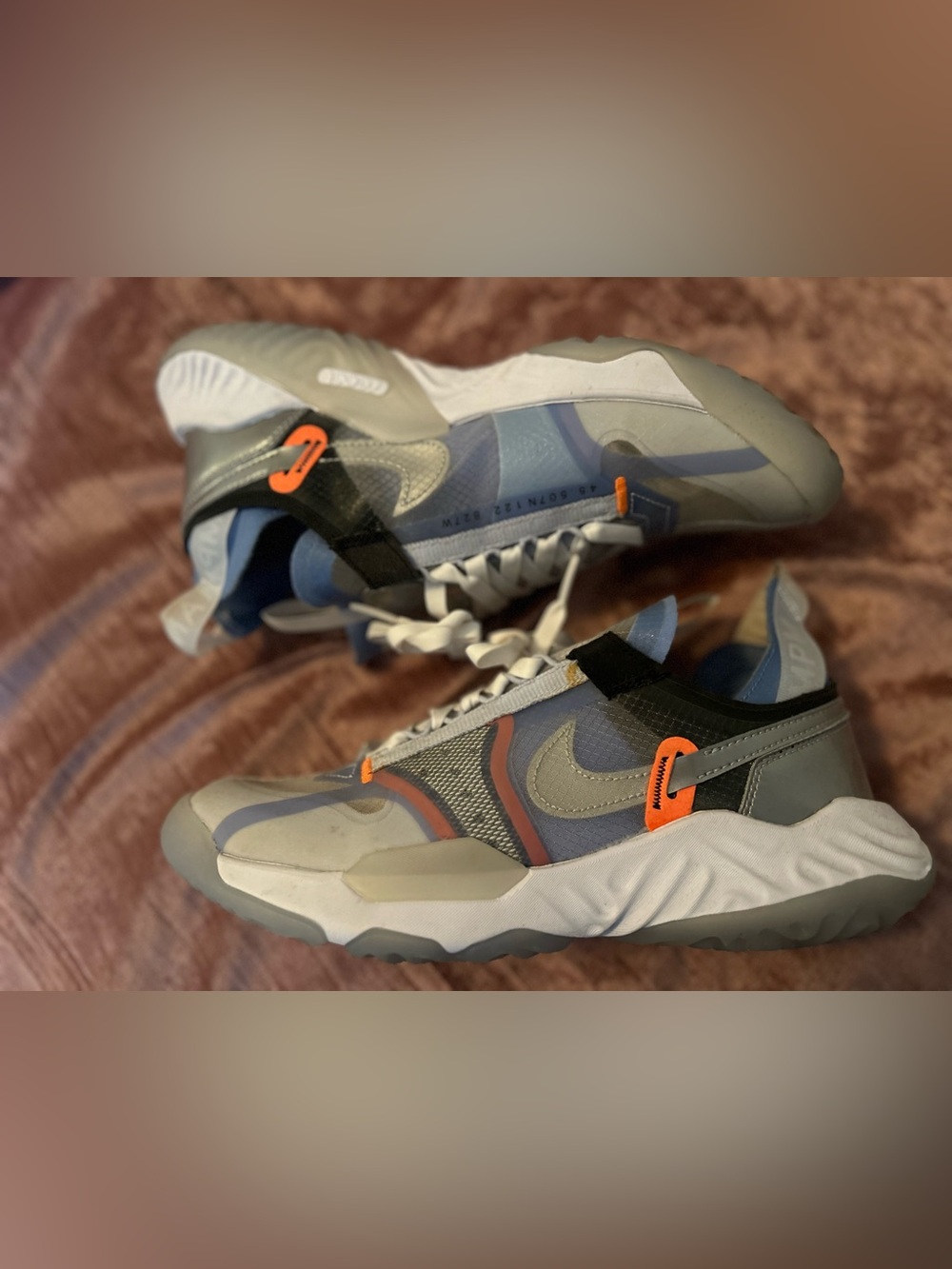 LIKE NEW Nike Jordan Silver and Blue Sneakers